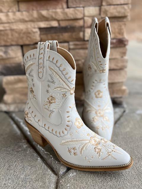 Floral Cowboy Boot Hand Embroidery Pattern – Emily June